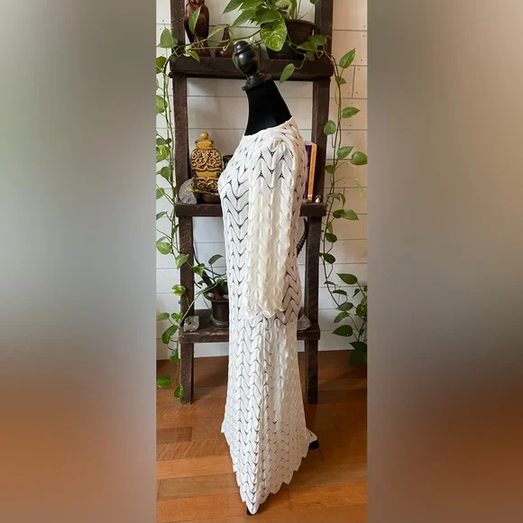Lesley Evers: Long White Knit Beach V Cut Dress - Picture 12 of 17